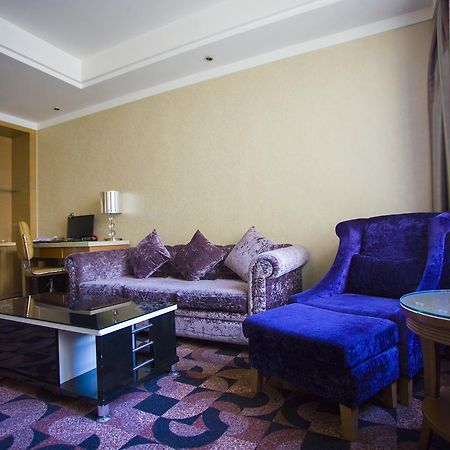 Fuke Jirui Hotel Urumqi Bagian luar foto