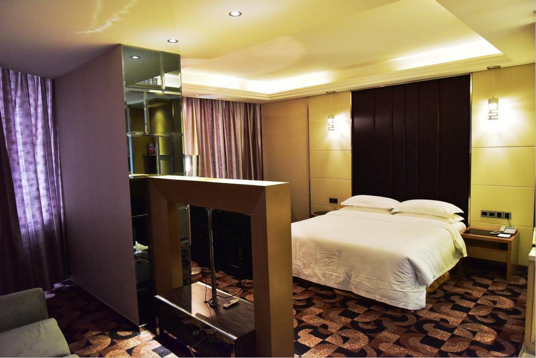 Fuke Jirui Hotel Urumqi Bagian luar foto
