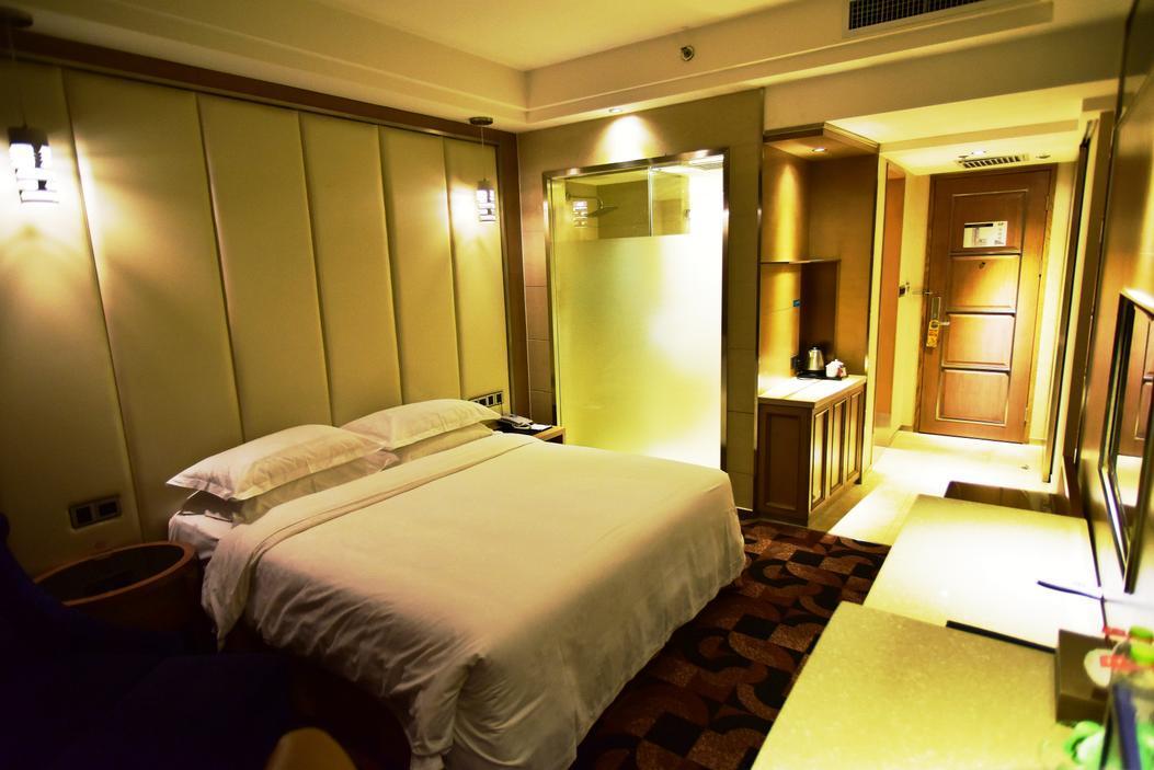 Fuke Jirui Hotel Urumqi Bagian luar foto