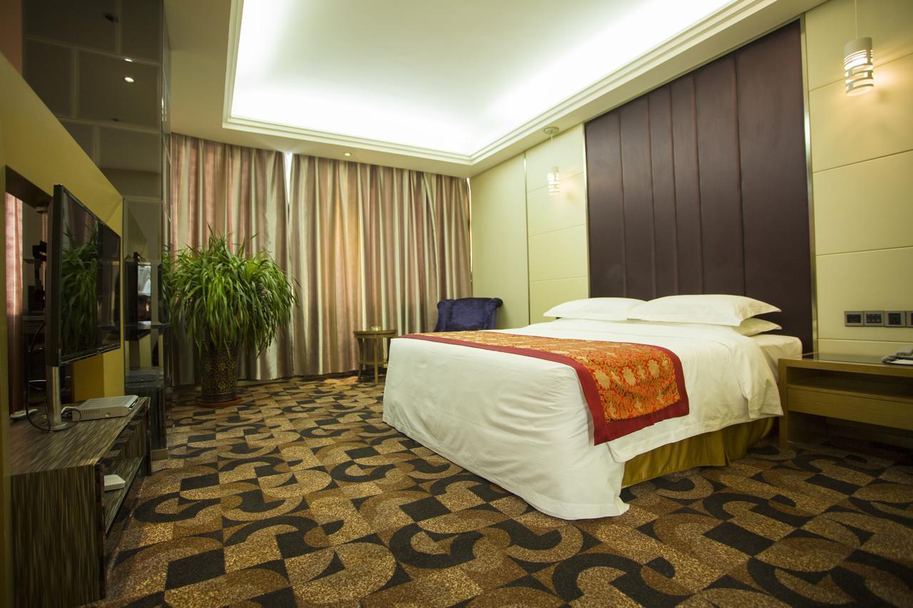 Fuke Jirui Hotel Urumqi Bagian luar foto