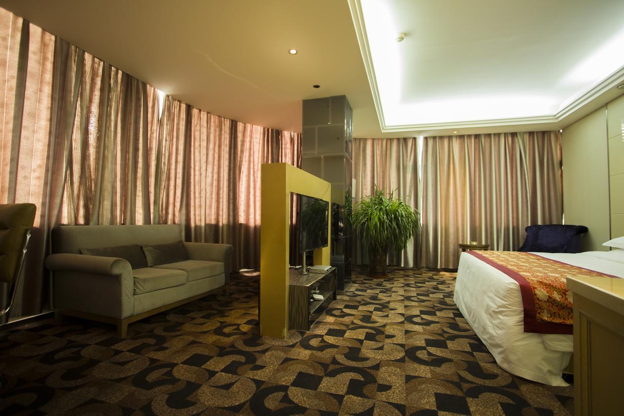 Fuke Jirui Hotel Urumqi Bagian luar foto
